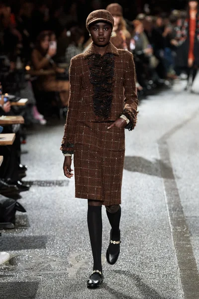 Look 19